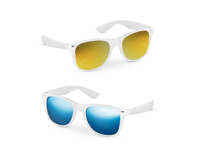 Óculos de sol em PC com armação translúcida